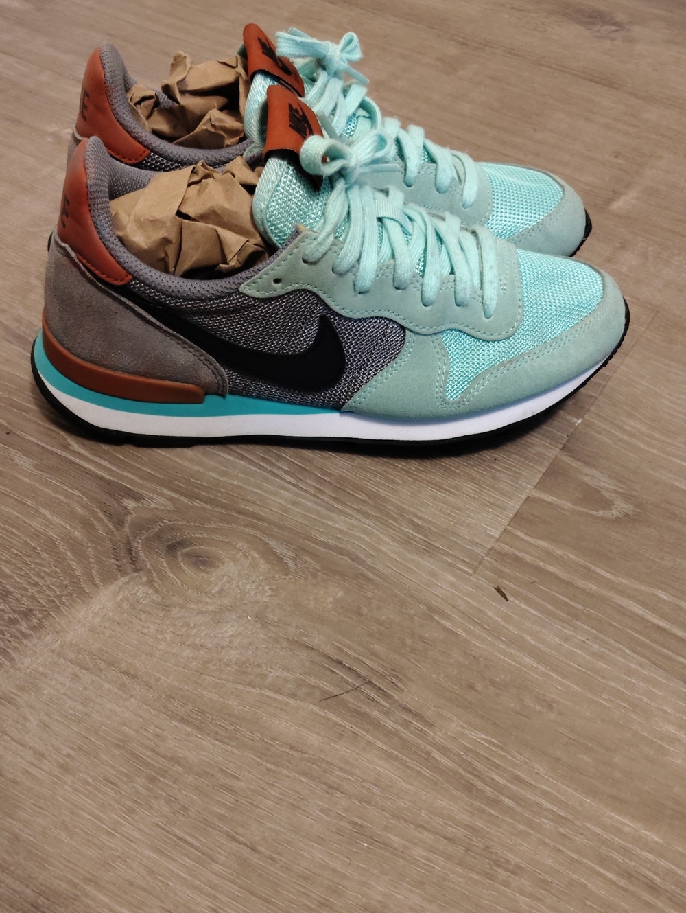 Nike Women’s Mint Green and Black Sneakers with Brown Accents